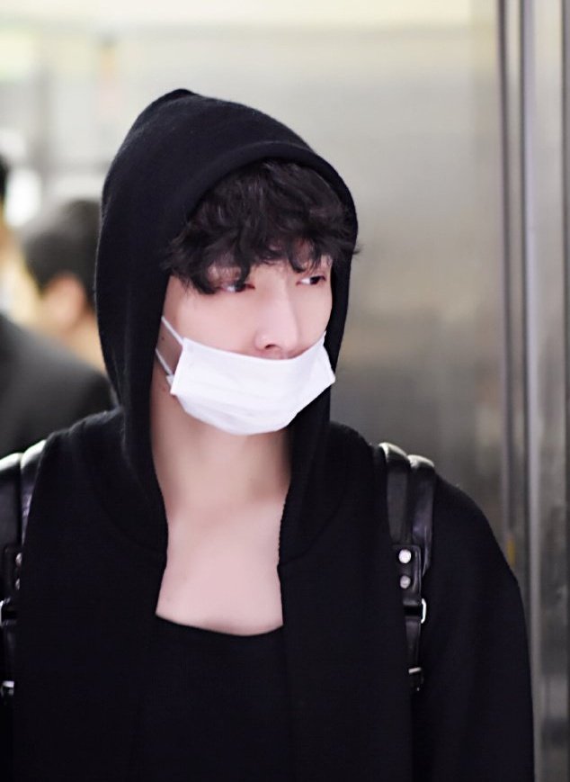 a thread of curly/fluffy hair yixing for my fellow enthusiasts ♡