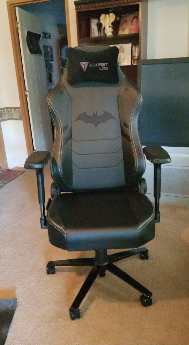 BatmanLucid's tweet photo. @secretlabchairs you knocked it out of the park! Just assembled and I'm in love already. Thank you for your top notch quality and comfort. https://t.co/e6WeFocpJ7
