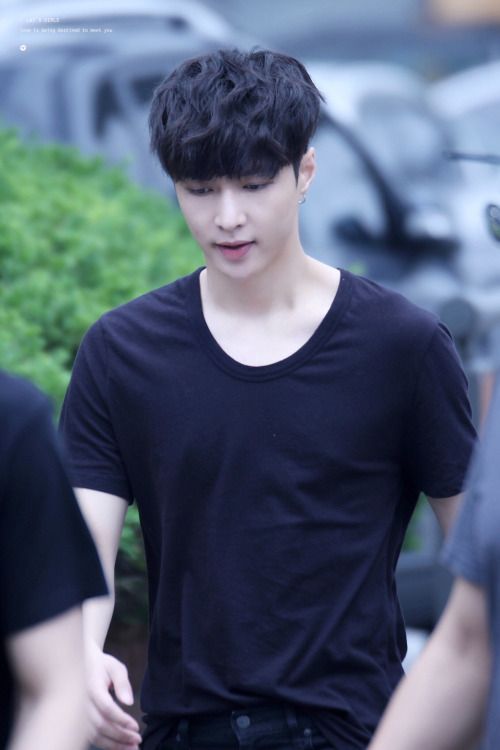 a thread of curly/fluffy hair yixing for my fellow enthusiasts ♡