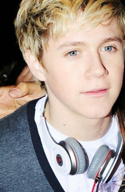 Fetus Niall just looks really cute with headphones 