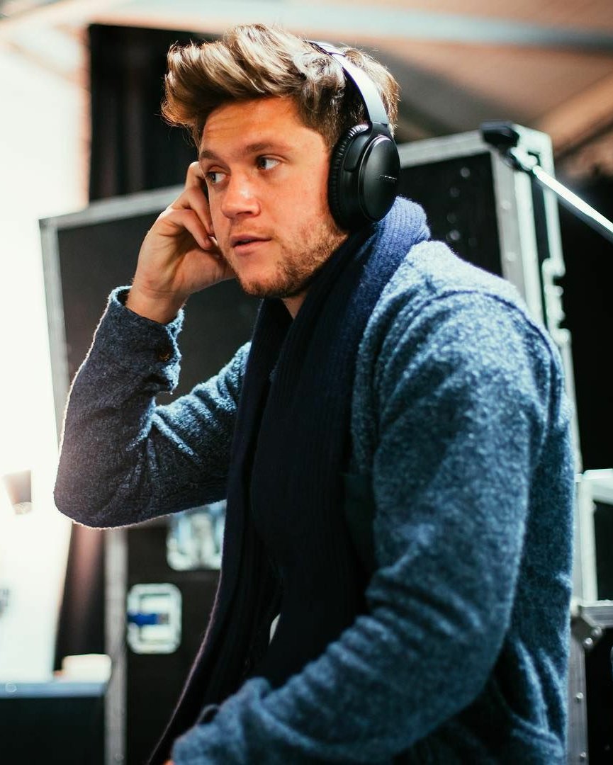 Niall casually being a model while wearing headphones...handsome man