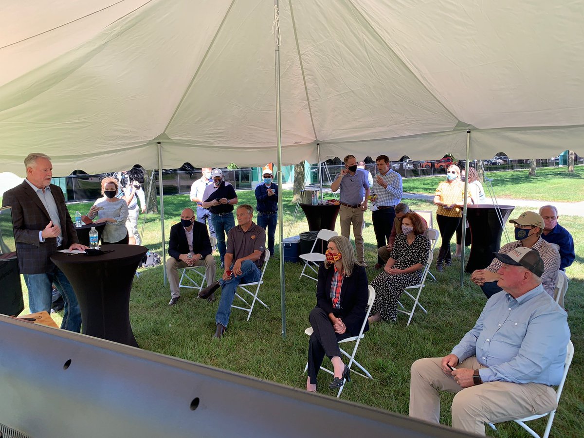 SenJoniErnst's tweet photo. Ended my #HomegrownWeek at Performance Livestock Analytics in Ames to hear about their innovation in helping farmers harness data to raise their cattle more efficiently. Today’s visit was yet another example of Iowa’s producers making strides using technology. Thx for having me! https://t.co/tKJKpsOB71