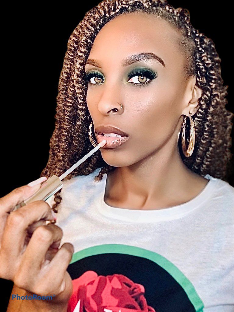 KaressaLockhart's tweet photo. My own photo shoot 💋 #model #love#scoutme #eyes #followme #modelworld #fame #like #BlackLivesMatter #brownskin #pose #htown #hottie https://t.co/xu5ZqJxL21