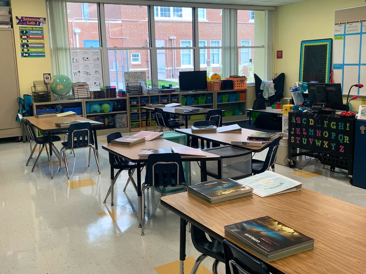 mmtookes's tweet photo. I love how I went from an empty room to a classroom full of learning over the course of a few days 💕 #browardelementary #browardtigers @BrowardElem https://t.co/7eAUx9ZdIF