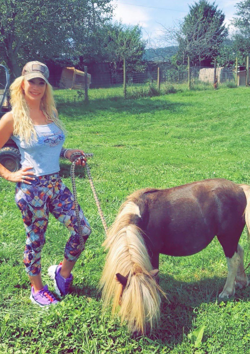 ParisBarns's tweet photo. I am a proud American farmer!God bless the USA! πΊπΈπΊπΈβ€οΈβ€οΈπΎπΎ#AmericanDream #AmericanFarmer #FarmLife #FarmFreedom https://t.co/hZ7OCvmL9e