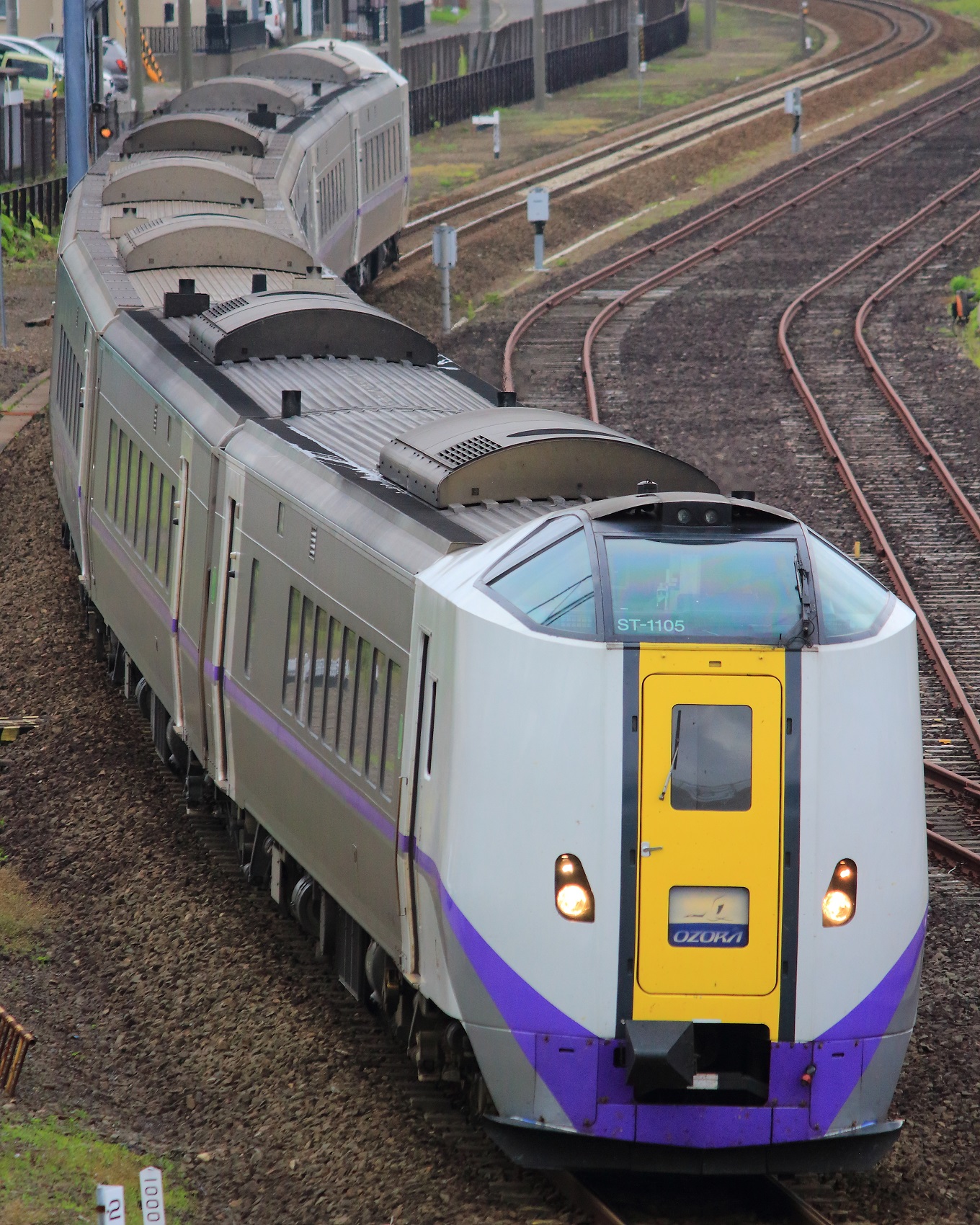 北海道の鉄道情報局 今年3月のダイヤ改正から 札幌 釧路間の特急 おおぞら としても使用しているキハ261系1000番台 過去に スーパーおおぞら 投入の話もありましたが 燃費が悪く 札幌と釧路を往復できないといった理由もありました 心配された