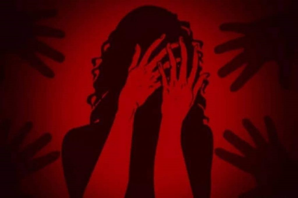 PrinceShihab92's tweet photo. The wife has left. The father raped his 12-year-old daughter while she was drunk. He later committed suicide. The incident took place at Nainidev in Himachal Pradesh, India
#India #Suicide #IndiaPubli
#IndiaTweet @IvankaTrump
#IndiaNews #bbcnews https://t.co/wygnbtKXbT