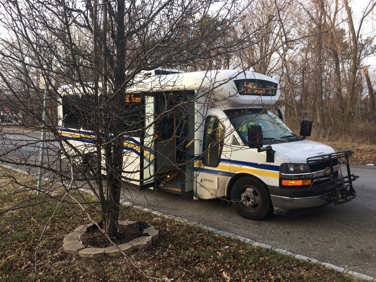 NextgenOrion's tweet image. A little #ThrowbackThursday to what I witnessed a #SuffolkTransit breakdown.

Apparently ARBOC Bus #7107’s front destination board broke and a replacement bus, New Flyer Xcelsior #7037 came to Mutual aid for the #SCTS25 route.

It was a rough ride in one of those minibuses.