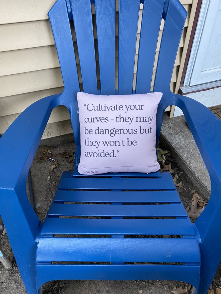 CrimeandtellMae's tweet photo. I’m still really in love with the things I got from @TawnysVoice & #HotGeorge when they did #TheDirtyBits (now @thatdeathpod ). It’s so nice out that my lovely pillow can be on display. #MaeWest #chairpillow #1fan #TeamWidow #loveyou #OH #classicmovies https://t.co/JhNaxYYlTx
