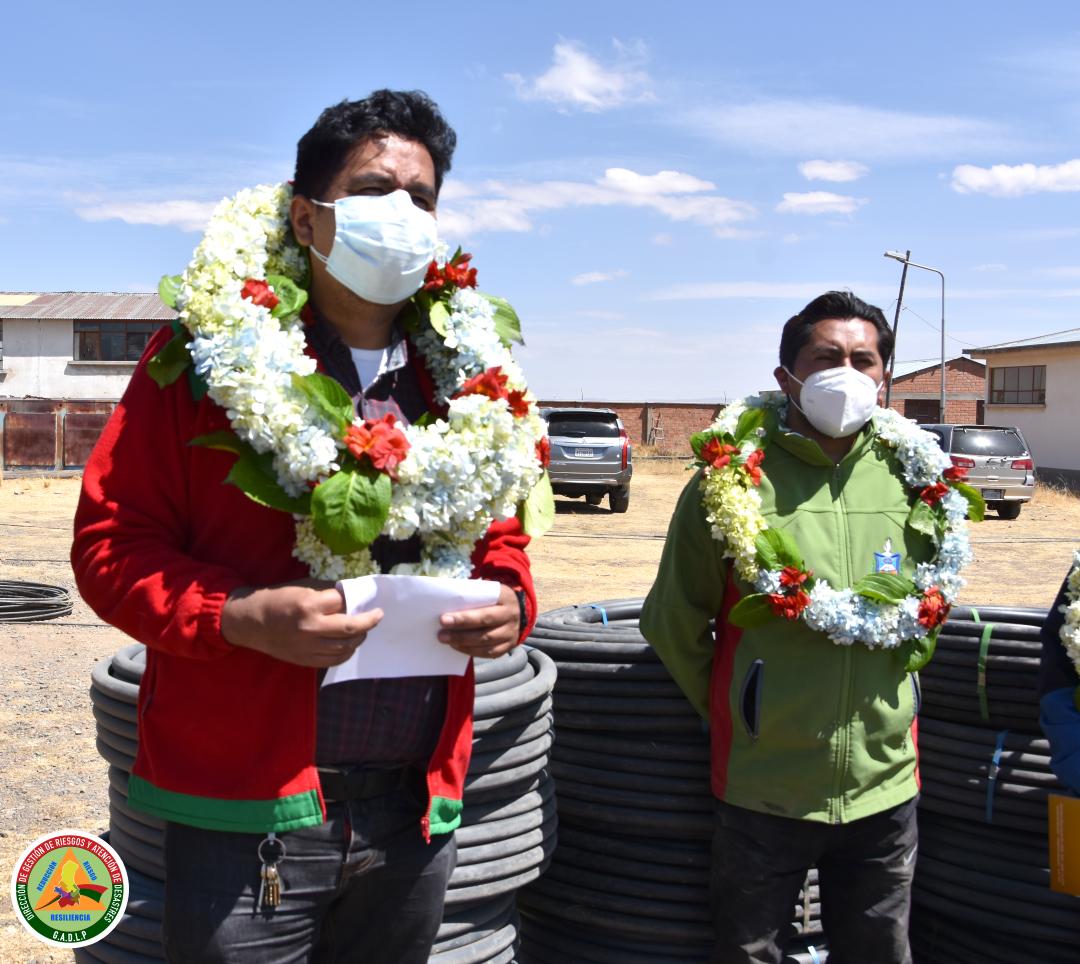 dgrad_lapaz's tweet photo. 🎥: Durante un acto simbólico, Luis Alcoreza, director de Gestión de Riesgos y Atención de Desastres (DGRAD), se refiere al envío que realiza la Gobernación de La Paz para las familias afectadas por precipitaciones pluviales del municipio de Inquisivi.
https://t.co/TjplYGQ3ZI https://t.co/0iA8YowYRq