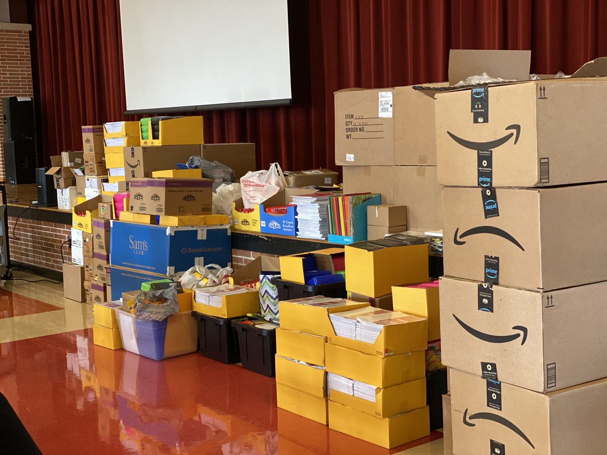 ConnectRealtyHQ's tweet photo. #ConnectRealty was proud to sponsor #SchoolSupplyDistributionDay! Thank you to our agents in #Austin and #CentralTexas for their help and involvement! #Hutto #realestate #realtor #ConnectCares #GetConnected #ConnectFam #ServiceFirst #backtoschool #weloveouragents #luxuryhomes https://t.co/Uc8yWJZk56