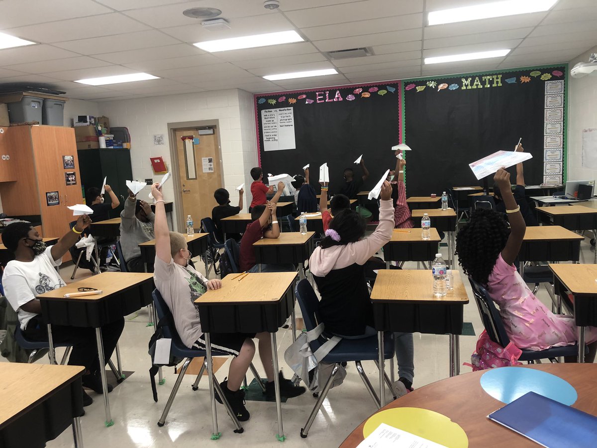 mnation83's tweet photo. First week of school STEM! Kids loved designing airplanes @HCPSJackson @HillsboroughSch https://t.co/2nW2GKgc0C