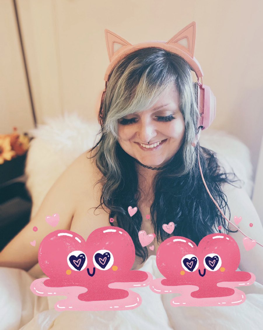 GothiccBootique's tweet photo. 🔥Some of my favorite content is now available for you all! https://t.co/Wv7H5v0zNd 😘 #bigtiddygothgf #gamergirl #gamer #razergaming #catears #krakenkitty #aesthetic #goth #gothgirl #alt #alternativegirl #titty #boobs #onlyfans #fansonly #nsfwcontent #coloredhair #piercings #hot https://t.co/VbjNm3syWA