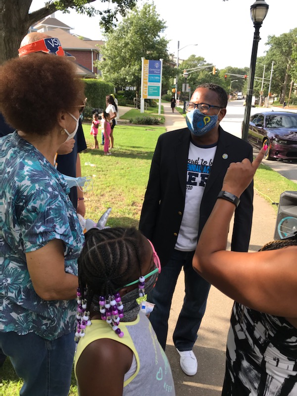 HeckstallCAHero's tweet photo. I enjoyed eating 😋 ice cream 🍦 with my students of Centennial Place @ Centennial Academy's ice cream social! #Superheroesandicecreamequalsgoodness! https://t.co/2NO7mxuwzy