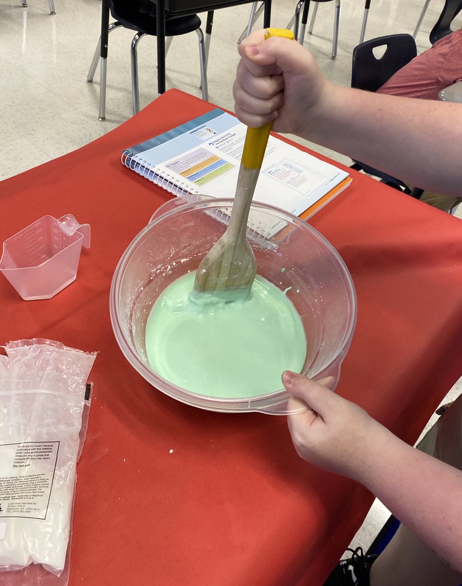 Teacher_Spice's tweet photo. Today we made ooblek! My kiddos were amazed that it can be a liquid and solid! https://t.co/vDfMk9e3dc