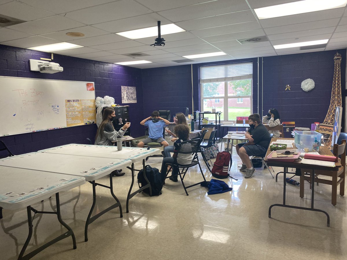 TweetDCS_DCMS's tweet photo. Spotlight activities are firing up! Quiz games and virtual lockers. #TeamDCS #theymisslockers #maskedupandlearning https://t.co/6vfGFV3DLq