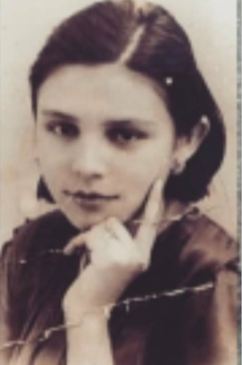 liyguedez's tweet photo. 3.
Siendo niña conocí sus asombrosas historias de #Casacoima, con sus padres Mama Juana y Papá Raimundo; se casa con Don Rafael Blanco #Cartay, telegrafista, de esta unión nacen 10 hijos... https://t.co/XHYaoSpeye