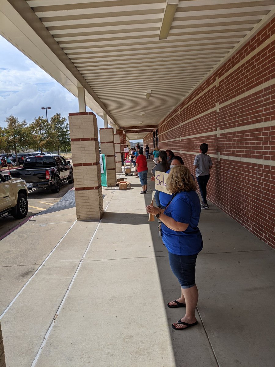 wegener89's tweet photo. #HPC2020 was awesome!  So great to see so many teachers and future students derive through and celebrate becoming Middle Schoolers!! Great work @HopperMS #lagniappe #H20 https://t.co/Fi0Lrl2nxt