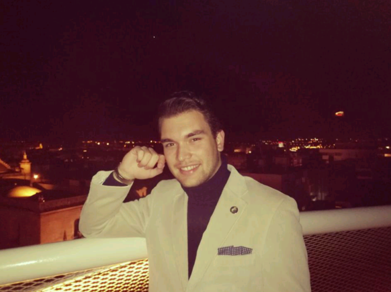 Después de varios meses de ausencia, retorno por este vano tecnológico... aguardo que se hallen todos bien y con buena salud.