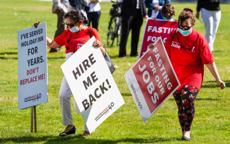 WeClockIt's tweet photo. Laid-off hotel workers end their “Fast for Our Jobs” hunger strike after winning a pathway to recall rights (meaning the right of first refusal to existing employees to return to work after Covid-19)

https://t.co/UiVdWzn2Fb https://t.co/dGCNmxmBwC
