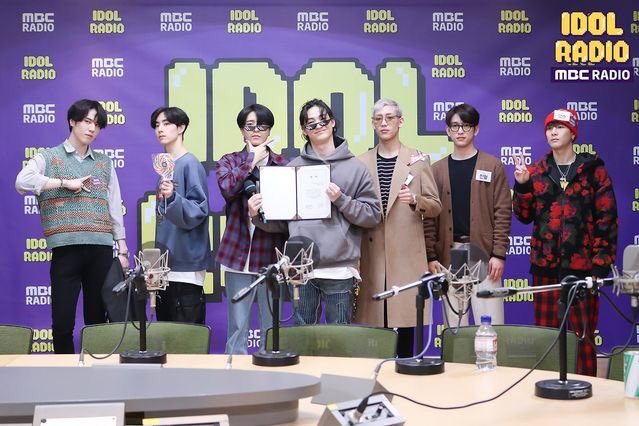 —Vía IG—

𝐈 𝐃 𝐗 𝐋  𝐑 𝐀 𝐃 𝐈 𝐎  Ft. G7
03/09/2020

Gracias por habernos tenido como sus primeros invitados en el estreno de <a href="/idolrxdio_B/">Idolrxdio</a> ha sido un honor presentarnos y seguramente volveremos en un futuro. Mucha suerte a nuestro @J_Ars_Vitx_B que se queda como presentador.