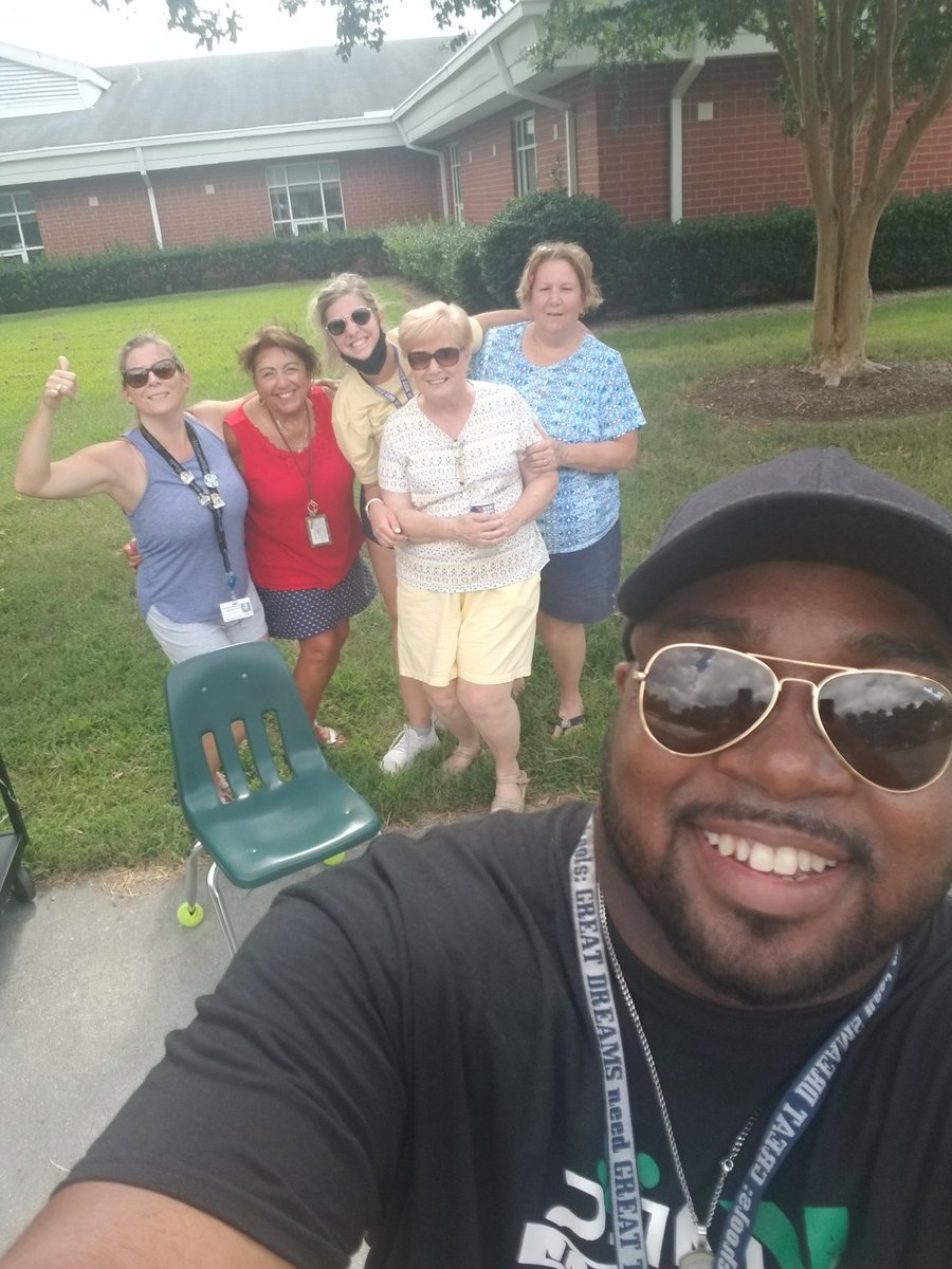 RonFereb2's tweet photo. 2.5 hours later in the 95 degree heat. They're still here! 🤣😂 @KMES_PTA @KempsMeadowsES @MikelleWilliam5 https://t.co/USiCCCeA9k