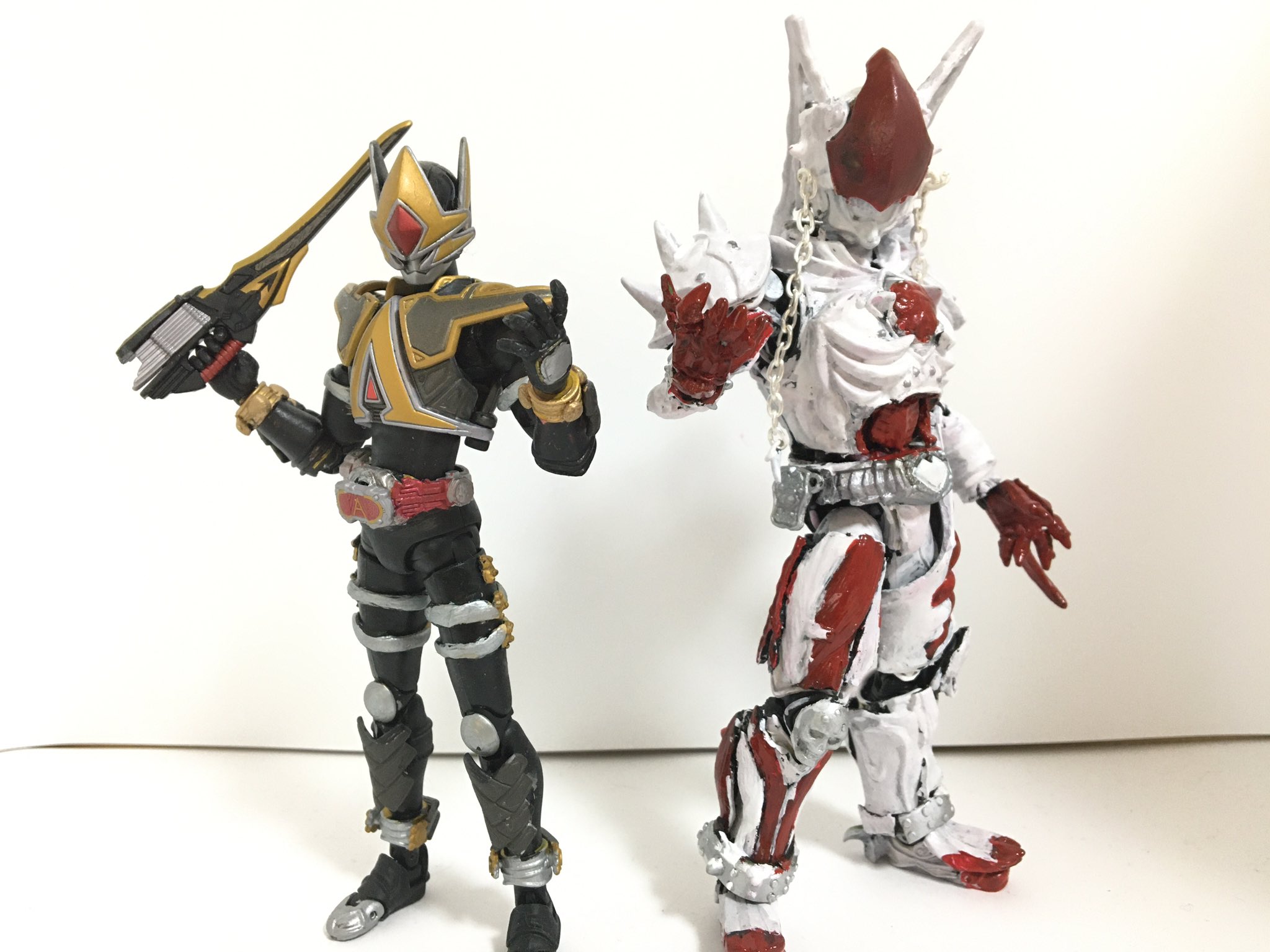 Tstu1010 Na Twitteri フィギュアーツ改造 ジョーカー アルビノジョーカーです ジョーカーのほうはジャンクのawmとソフビとアーツスコーピオンの三個一で制作 アルビノはスコーピオンとソフビを反対に取り付けたり等行いました ピーコックのソフビどこかにないかな