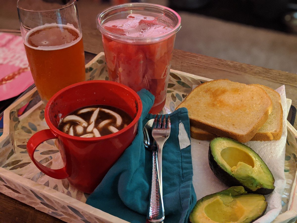 Sh00k3ms's tweet photo. Lazy #hacker meals. @k8em0 I thought of you when heating up my can of vegetarian bean soup in the microwave & toasting my garlic toast. I mean, can I get any lazier in the kitchen? 😂 #vegetarianThursday #pineappleIPA https://t.co/9uBltrH2Vq