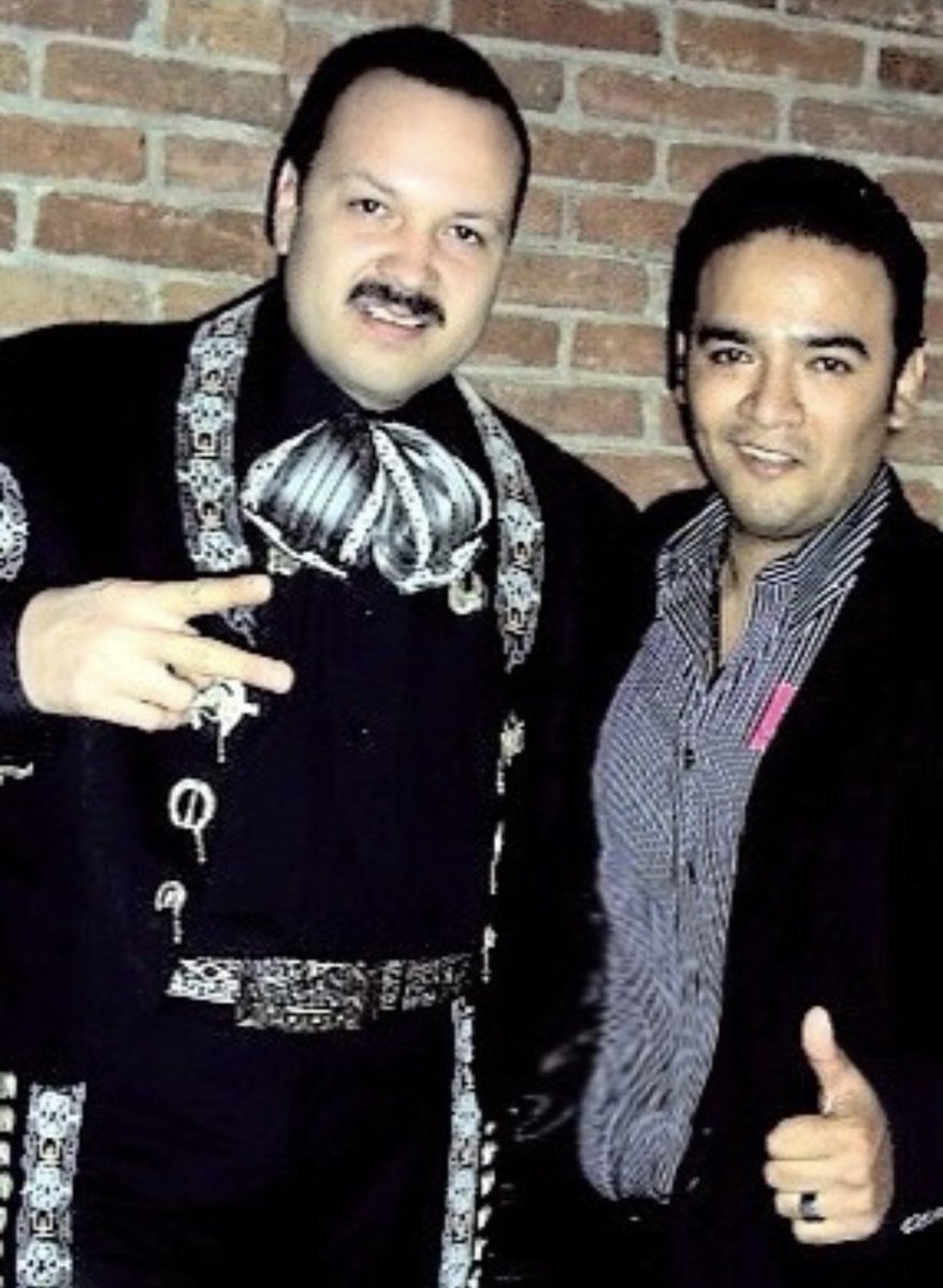 everramirez_'s tweet photo. “Pepe Aguilar”...con el gigante d la música ranchera en nuestro mes patrio 🙏🏼🎤✌🏼🇲🇽 !!! #TBT #DestilandoAmor #EverRamirezOficial #GodIsGood https://t.co/AutcWOj1WQ