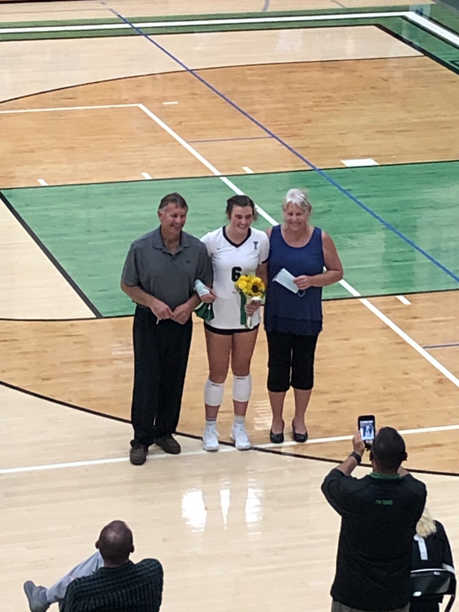 YVBTigers's tweet photo. Congrats to our 4 Seniors and their families. https://t.co/TeHQ9iUJ1n