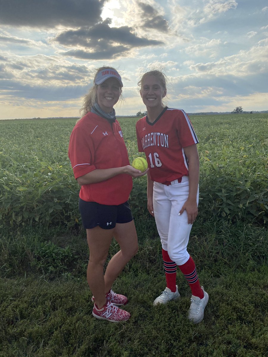 coach_pettit24's tweet photo. Big Conference win tonight, and 2022 @KathrynMcchris1 with a perfect game! Proud of you Kathryn & way to go Warrenton! 🖤❤️
#MakingKevinProud #TeamPlayer #ProudCoach https://t.co/zpYeXPQZ3o