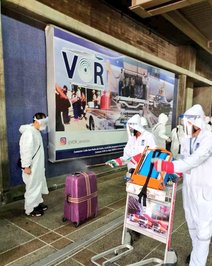 IAIM_VE's tweet photo. #InfoIAIM || #3Sep Acatando los protocolos de bioseguridad y cerco epidemiológico, se realiza el chequeo de pasajeros en el Aeropuerto Internacional de Maiquetía, de vuelo humanitario autorizado por el Gobierno Bolivariano.
__
@NicolasMaduro https://t.co/MHnIAquohV