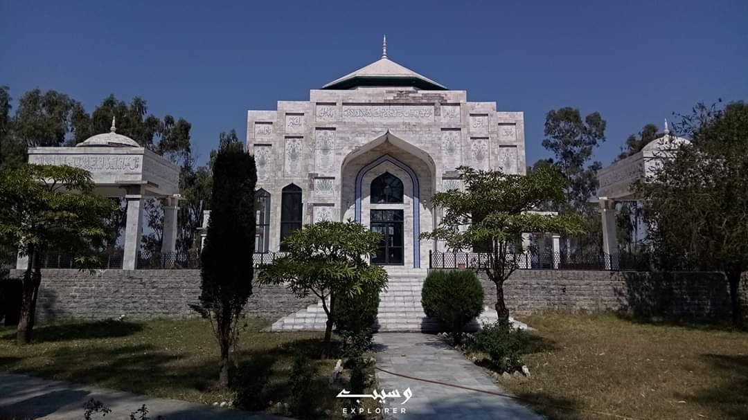 A Phoney GraveA Sultan in AbsentiaA Ghauri Misfired___Taking G.T.Road from Rawalpindi few furlongs short of the station of Sohawa, due left, a tiny road branches off into the wilderness called DhamiakA board announces that it leads to the Tomb of one Shahab-ud-Din Ghauri