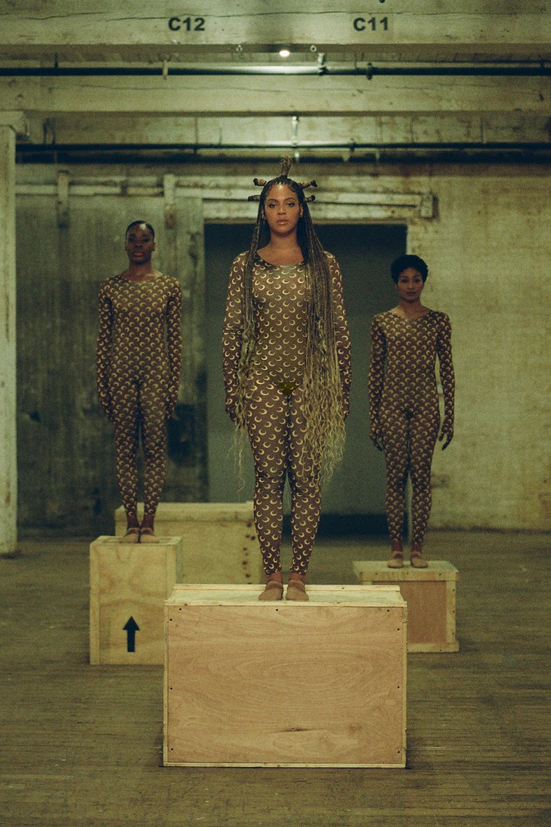 BeyLegion's tweet image. Beyoncé Is King. 👑

#HappyBirthdayBeyoncé #BeyDay