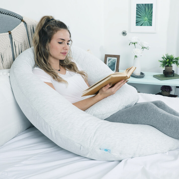 Pharmedoc's tweet photo. Reading aloud to your baby is a wonderful shared activity you can continue for years to come, and it's important for your baby's brain. 🧠

Hearing words helps to build a rich network of words in a baby's brain. 👶🏻
.
.
.
#pharmedoc #pregnantmama #pregnantwoman #mommyhood #preggo https://t.co/HFRHUpbn7a