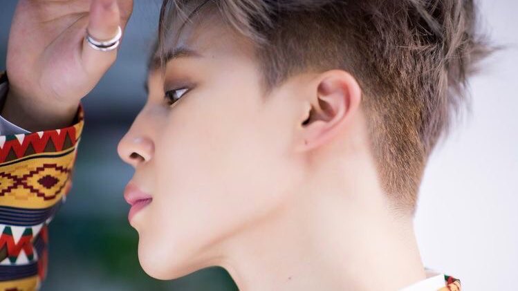 vigorousjimin's tweet photo. jimin’s undercut was a blessing https://t.co/k6ZhuMiaNm