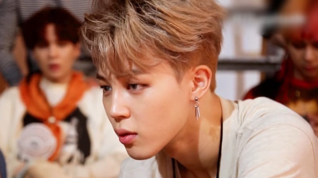 vigorousjimin's tweet photo. jimin’s undercut was a blessing https://t.co/k6ZhuMiaNm