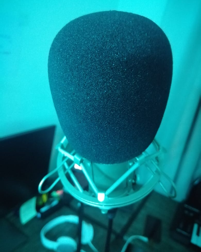 Itsmark_us's tweet photo. Singin' uh, we will be alright! 🎶

#indie #alternative #music #pop #artist #viral #studio #homestudio #cover #igtv #covers #altpop #indiepop #singer #singers #singing #sing #pic #picture #picoftheday #image #imagen #photography #mic #microfono #arte #art #arts #artista https://t.co/fwZ7dl9Vhd