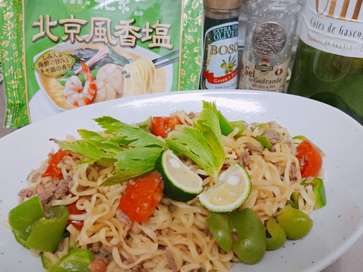 nakajima_gn's tweet photo. @myojofoods_jp
#明星超難問アレンジレシピ

いろいろ有り合わせでアレンジ。

パクチー→セロリ葉
ブロッコリー→ピーマン
レモン→頂き物の新鮮なすだち

彩りもよく、トマトの甘酸っぱみが美味しかったです。

#明星食品 #中華三昧 
#北京風香塩フェデウア https://t.co/VL6YcSQNfv