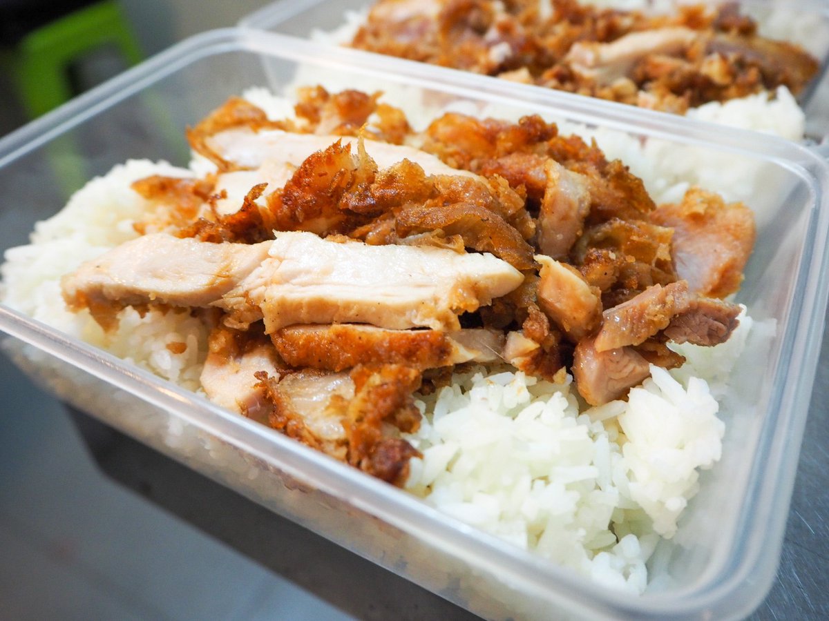 Porto_Chino's tweet photo. #เปิดบริการแล้ววันนี้!! 
4 ร้านอาหารดังจาก กทม. ที่ต้องกินก่อนตาย
- เจ๊จง หมูทอด
- ข้าวหมกไก่สยาม
- บะหมี่ปู โอเดียนเยาวราช
- กระเพาะปลา เจ๊เอ็งตลาดพลู
ไม่ต้องไปไกล เพียงแค่มา พอร์โต้ ชิโน่ ก็จะได้เอร็ดอร่อยแบบง่ายๆล้าววววววว ♥
📆 4-7 ก.ย.นี้ ที่ฟู้ด��อร์ท พอร์โต้ ชิโน่ https://t.co/QjcOxYty7X