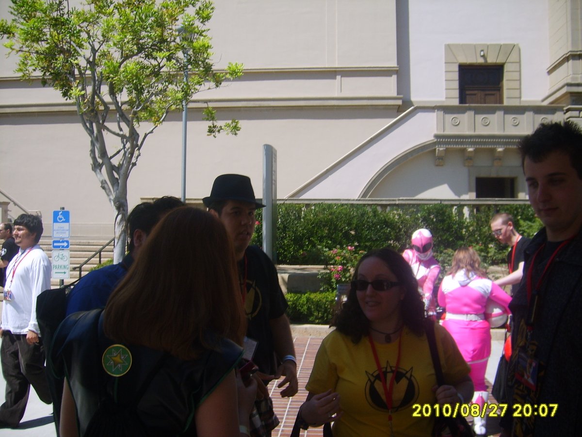 AlistairMcDowa1's tweet photo. Well, since it's now the weekend that SHOULD have been #Morphicon, anyone want to post some favourite memories?
Here's an image from all the way back at my very first trip for Morphicon 2! Wow...so long ago! @Artsy_Chef @theworrierqueen https://t.co/2Fi9Bus4pj