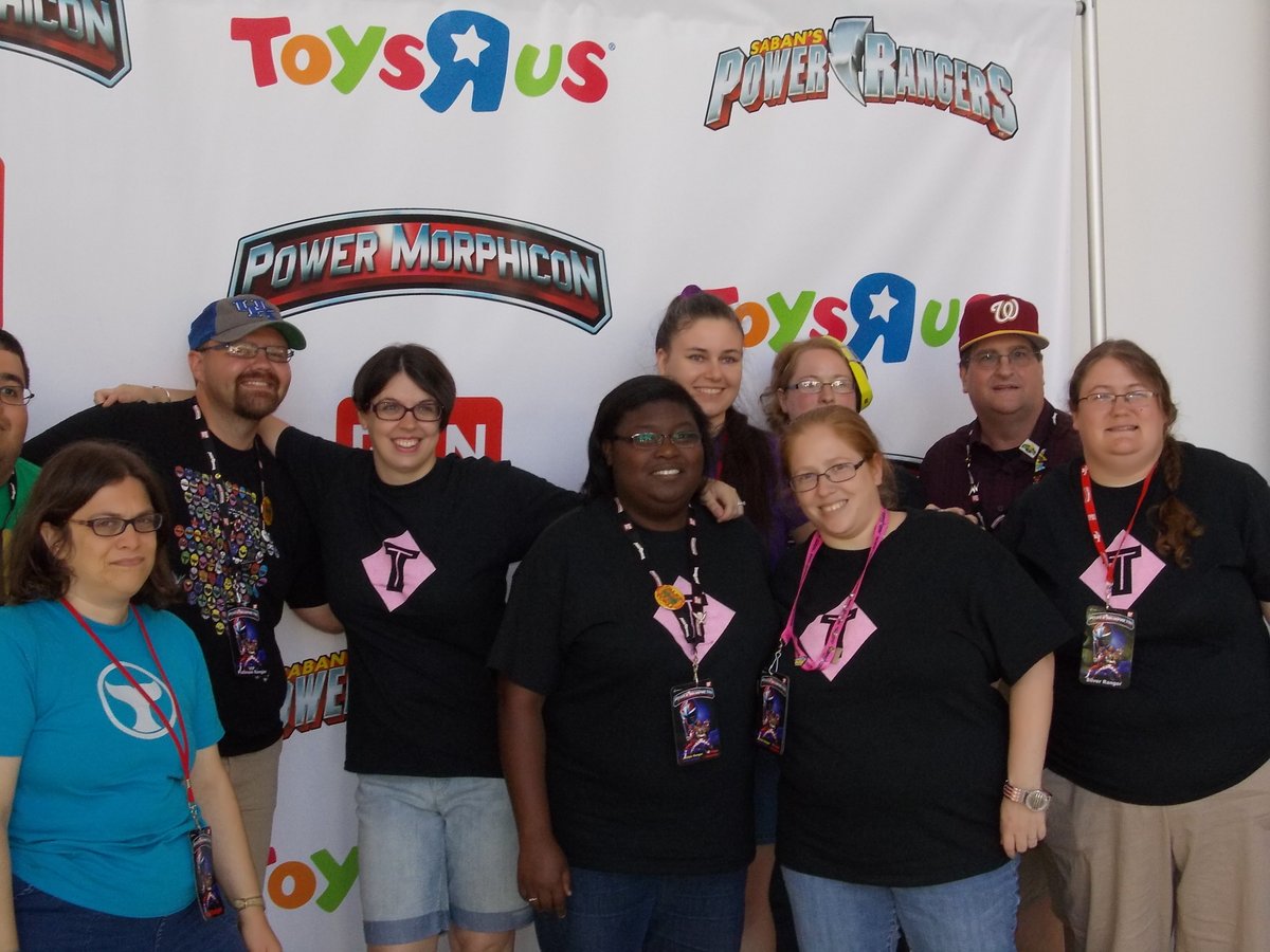 AlistairMcDowa1's tweet photo. Man, I definitely miss this crew! #Morphicon https://t.co/zcGllb5s78