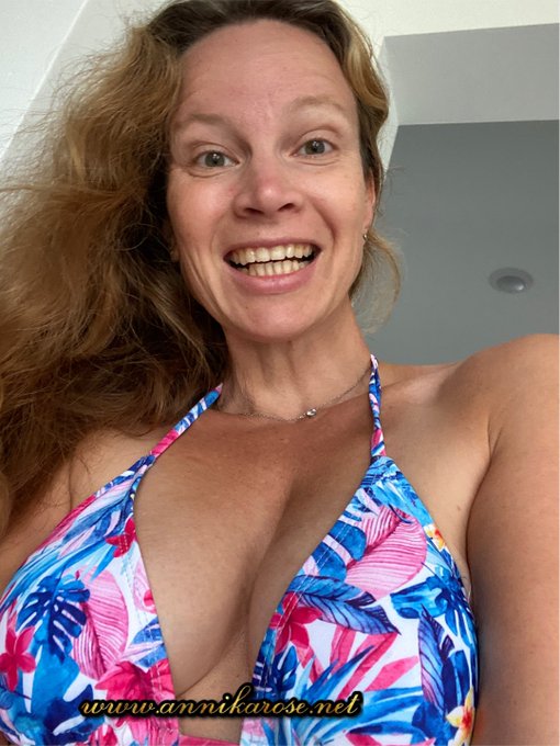 Leider ist das #badewetter #Outdoor nix mehr. Aber in meiner #Cam gehts hei&szlig; weiter! #bikinis https://t<a href="/tag/badewetter"class="tags">#badewetter</a><a href="/tag/outdoor"class="tags">#Outdoor</a><a href="/tag/bikinis"class="tags"><span>#bikinis</span></a><a href="/tag/cam"class="tags"><span>#cam</span></a>