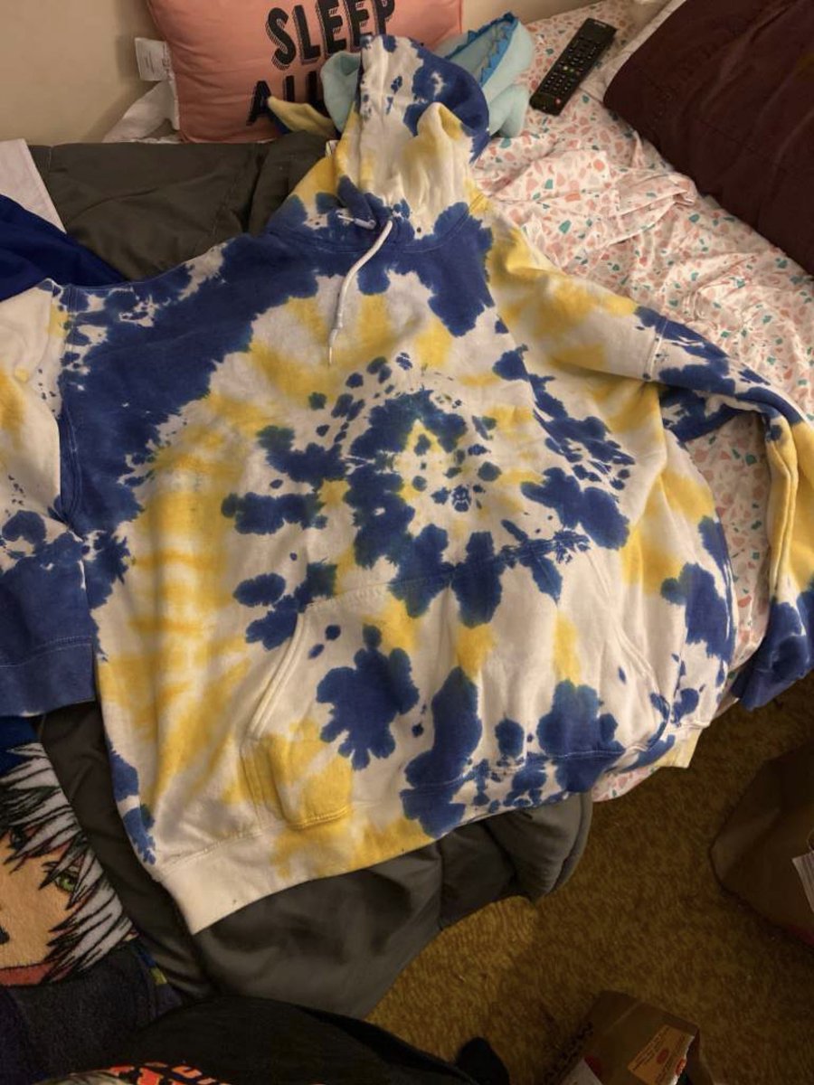 DarkGeminiQueen's tweet photo. Ahhhhhh I can’t believe it’s finally here! I love it so much!!!!! I can’t wait to wear it! Thank you all for the hard work you put into legacies. The entire crew is amazing. #legacies #supersquad #dauqsrepus https://t.co/XrEJMJ1oze