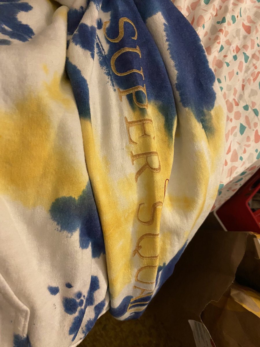 DarkGeminiQueen's tweet photo. Ahhhhhh I can’t believe it’s finally here! I love it so much!!!!! I can’t wait to wear it! Thank you all for the hard work you put into legacies. The entire crew is amazing. #legacies #supersquad #dauqsrepus https://t.co/XrEJMJ1oze