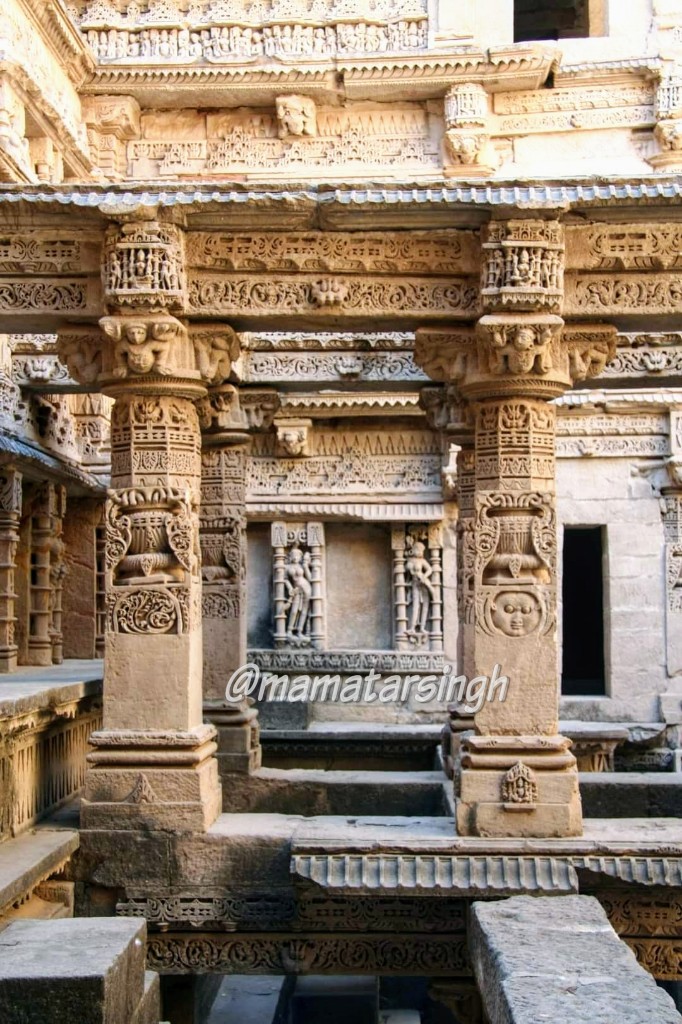  #ThreadThough most of us know about popular Rani ki Vav  #Patan,  #GujratBut the thread covers few intersting facts about this amazing Architectural marvel of 11th century1. ₹100 Note:The new ₹100 note features this structure on its rear side..(: All own pics)1/7