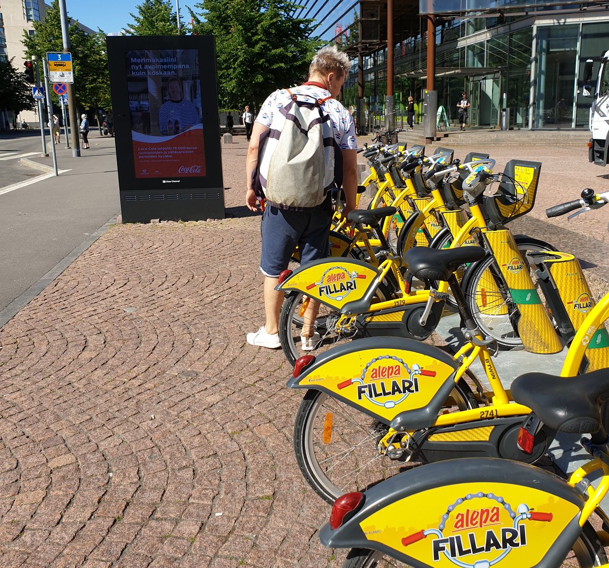 tarjanne's tweet photo. Hyvää #kaupunkipyörä|päivää❣ Matkoja tehty noin 2,5 miljoonaa, käyttöaste 4,3 matkaa/pyörä/pv, matkan kesto 17 min, pituus 2,4 km. Kauden hankkineita n. 44200 (päivän n. 17300 ja viikon n. 2900). Kokeile uutta ennustesovellusta: https://t.co/NzZLUWRz83 #HSL #HKL #Helsinki #Espoo https://t.co/t6EN2oG4CN