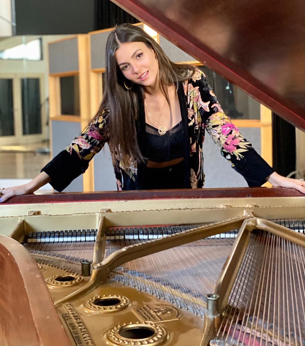 VictoriaJustice's tweet photo. Today was awesome. Been working on something fun. Can’t wait for you guys to see/hear this ♥️ 🎶 https://t.co/NCHwBUDY5q