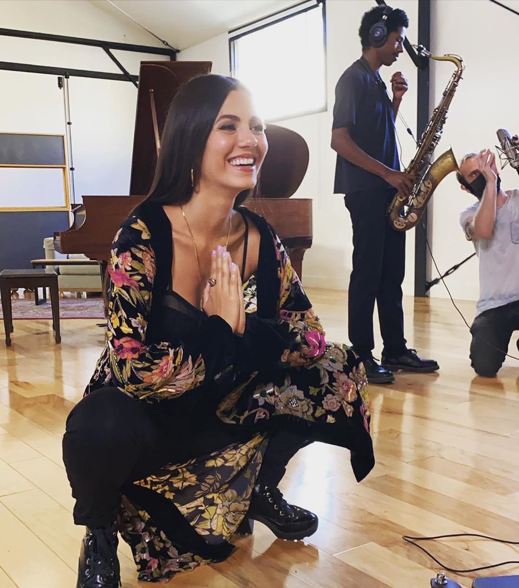VictoriaJustice's tweet photo. Today was awesome. Been working on something fun. Can’t wait for you guys to see/hear this ♥️ 🎶 https://t.co/NCHwBUDY5q