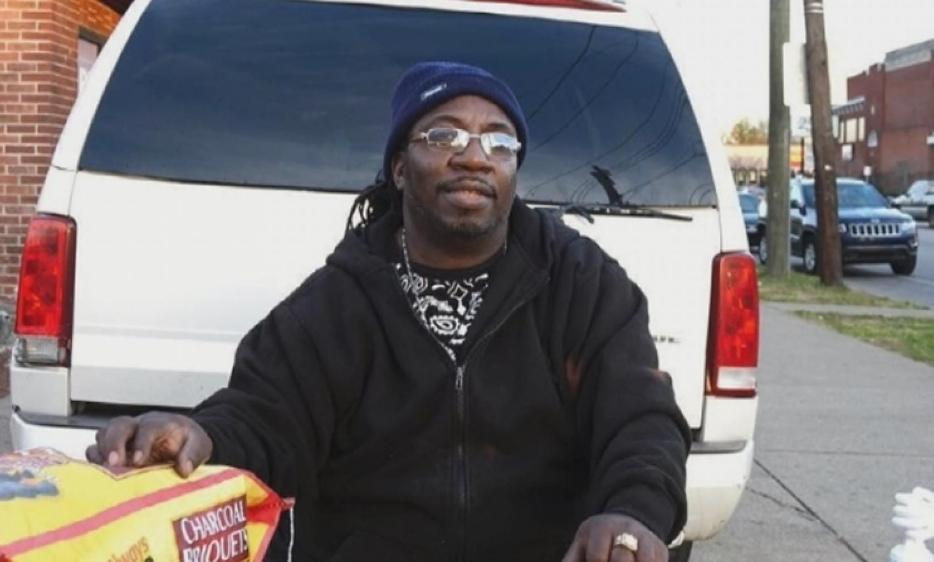 HarryO1975's tweet photo. A white guy here at work in the #Kentucky National Guard just admitted to me that prior to giving a statement to the media about the killing of West #Louisville's #BBQman #DavidMcAtee, them and the #LMPD KNEW he was only protecting his establishment and NOT shooting at police. https://t.co/xkwQtmXCKd